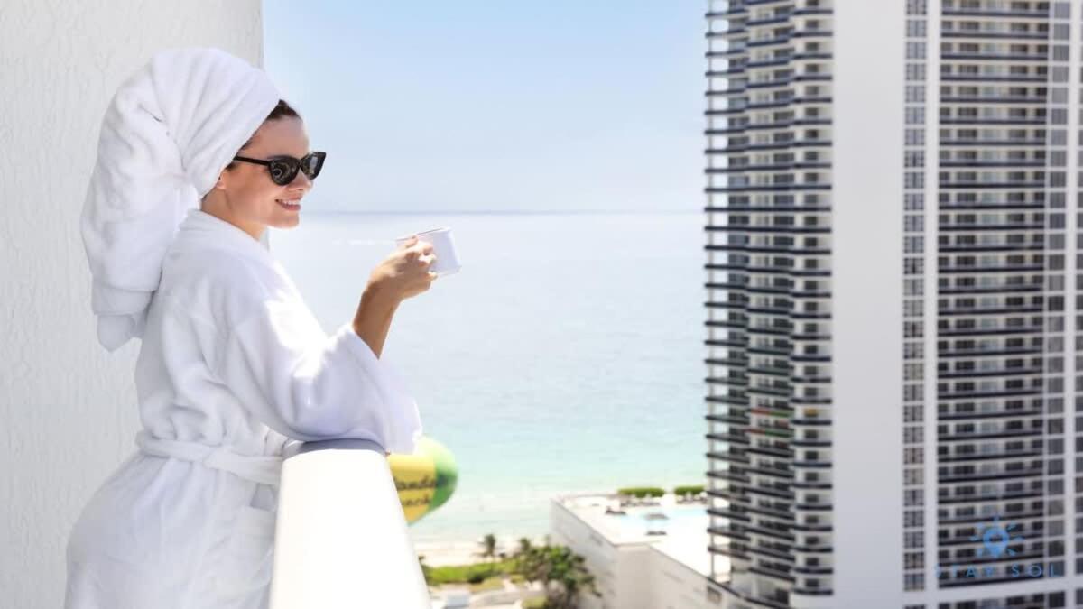 ハリウッドWrap Around Balcony - Insane Views - Amazing Poolsアパートメント エクステリア 写真
