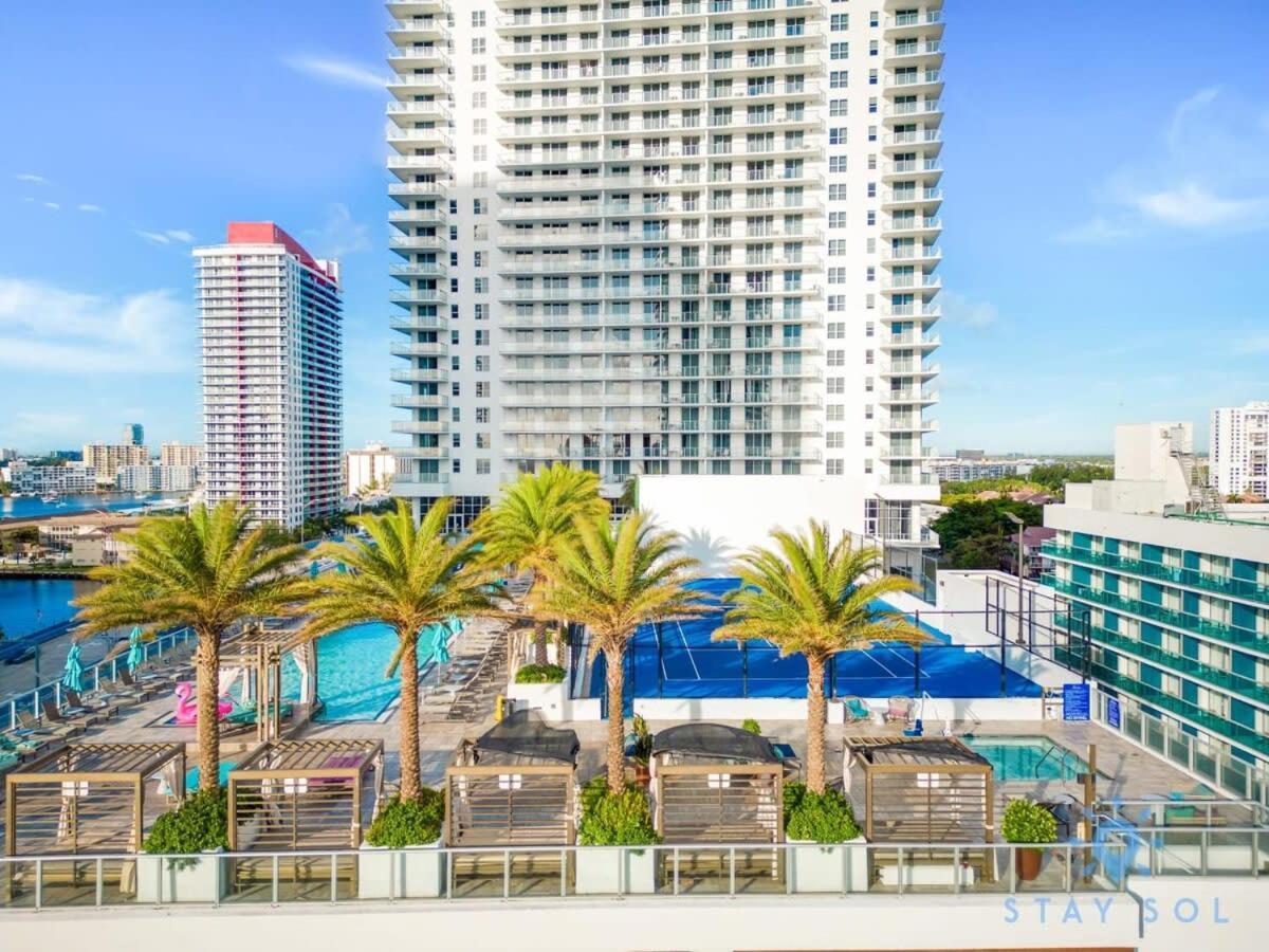 ハリウッドWrap Around Balcony - Insane Views - Amazing Poolsアパートメント エクステリア 写真