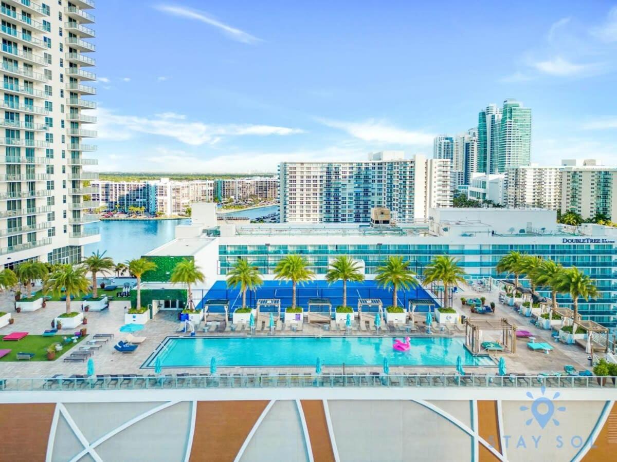 ハリウッドWrap Around Balcony - Insane Views - Amazing Poolsアパートメント エクステリア 写真