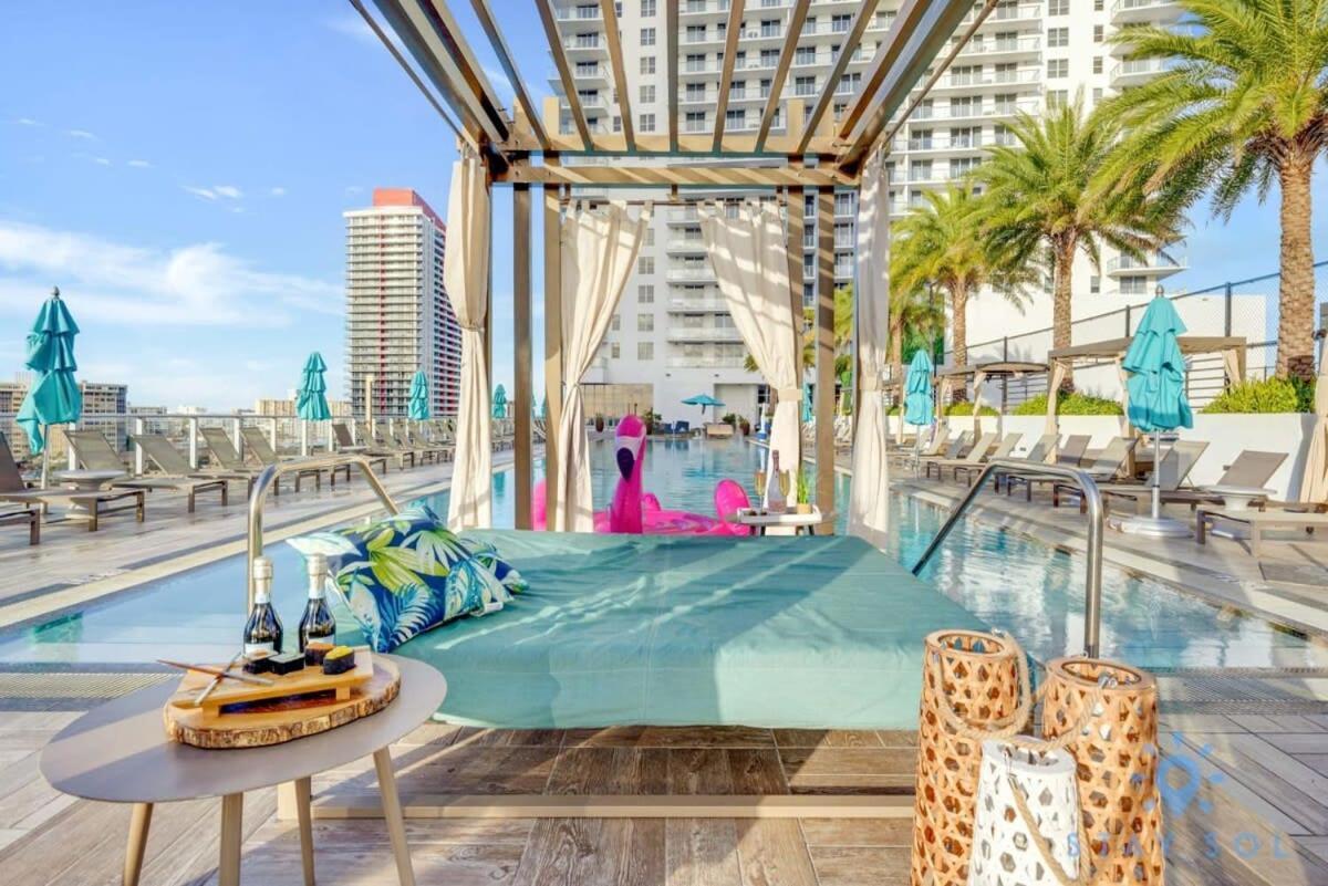 ハリウッドWrap Around Balcony - Insane Views - Amazing Poolsアパートメント エクステリア 写真