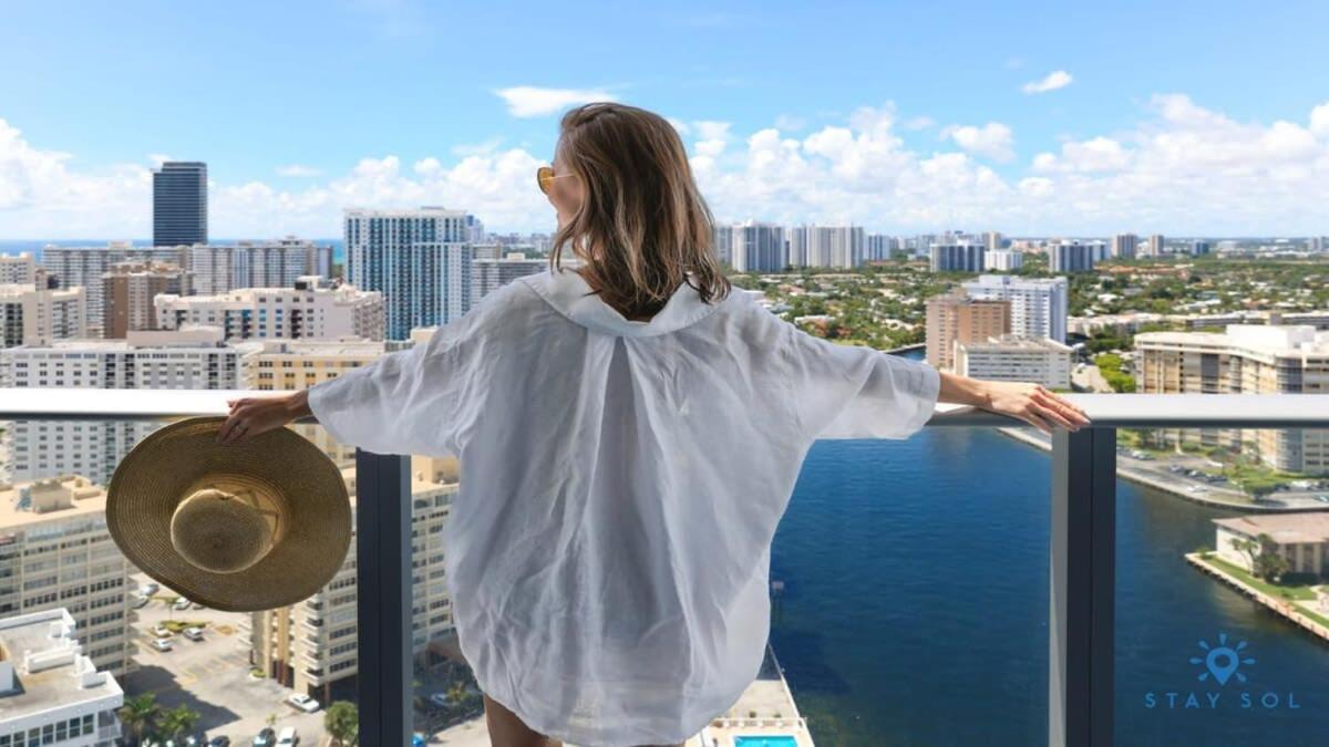 ハリウッドWrap Around Balcony - Insane Views - Amazing Poolsアパートメント エクステリア 写真