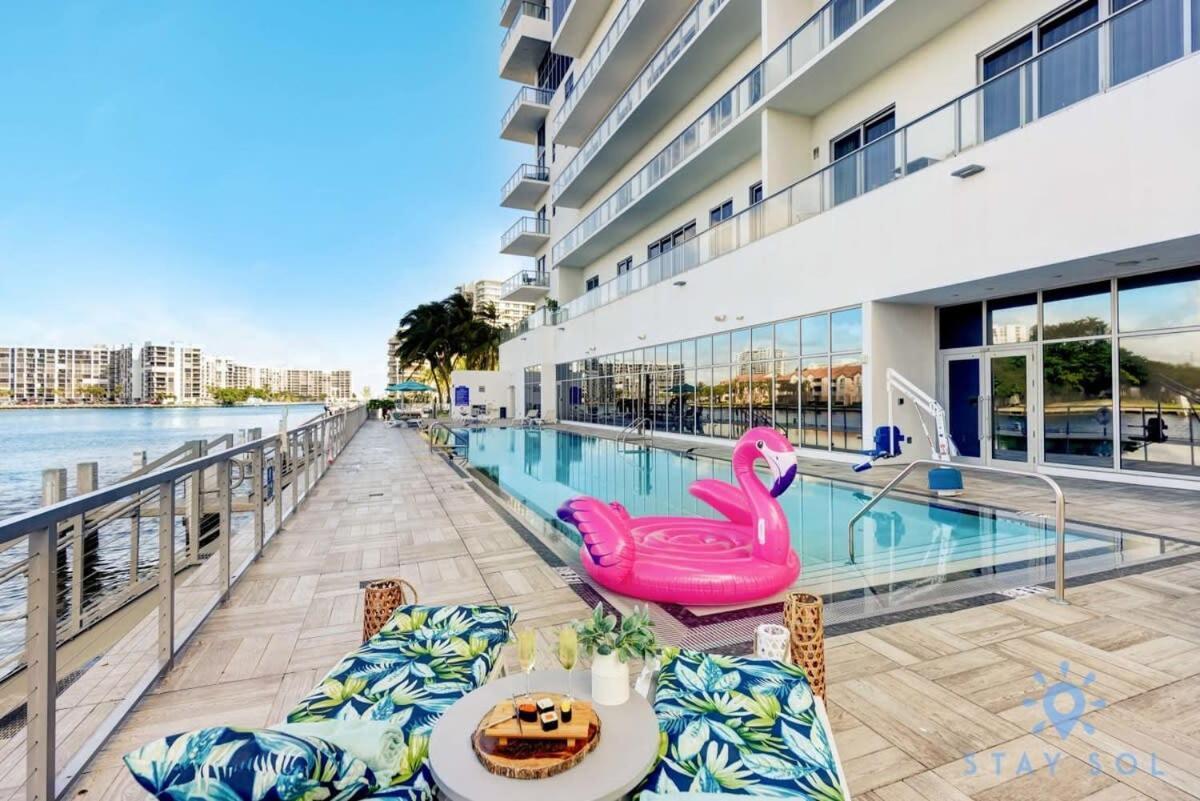 ハリウッドWrap Around Balcony - Insane Views - Amazing Poolsアパートメント エクステリア 写真