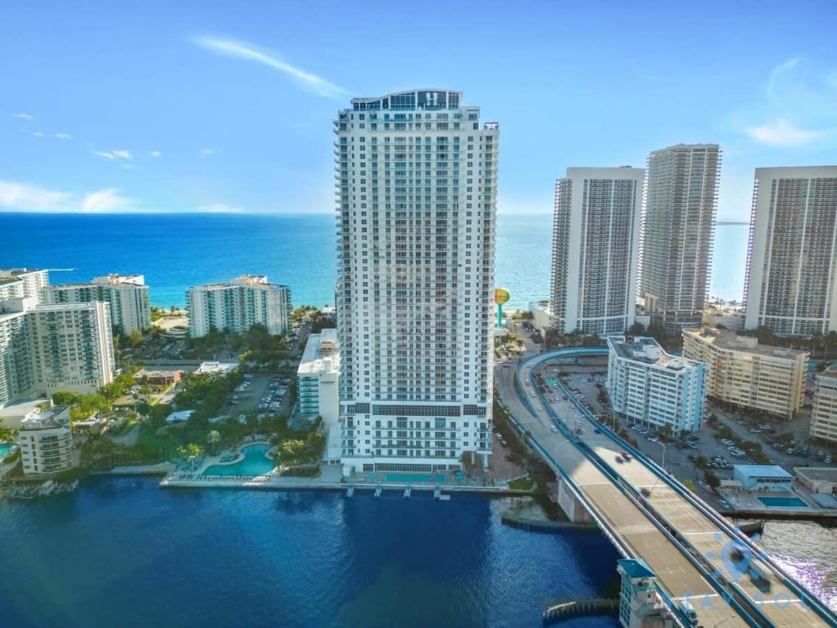 ハリウッドWrap Around Balcony - Insane Views - Amazing Poolsアパートメント エクステリア 写真