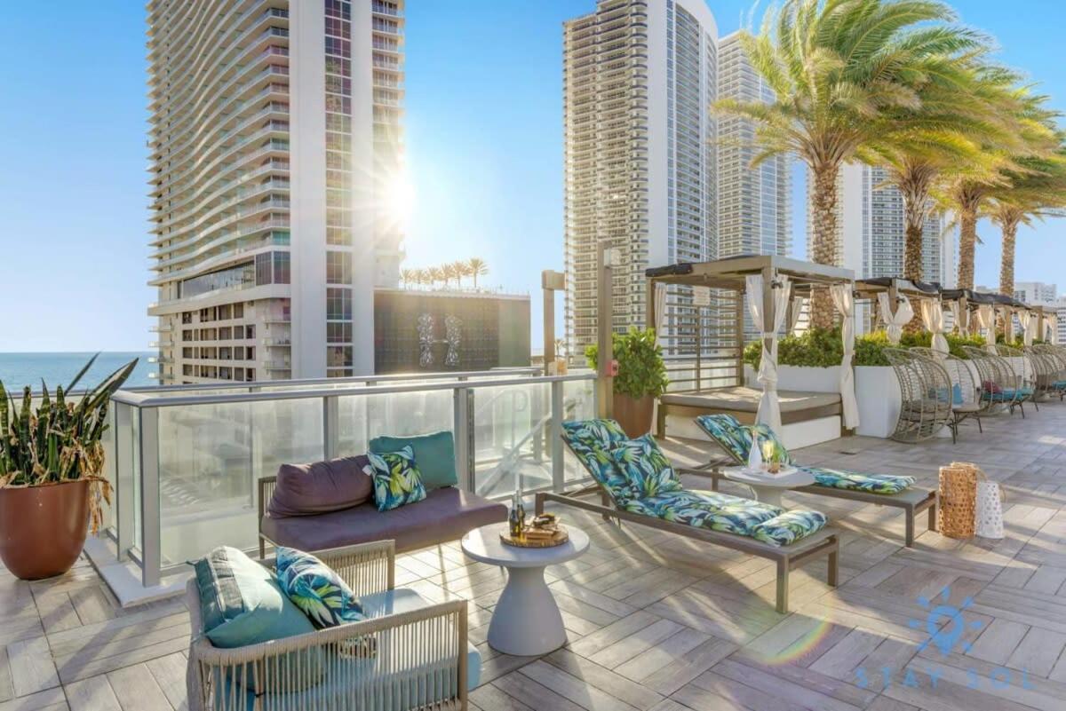 ハリウッドWrap Around Balcony - Insane Views - Amazing Poolsアパートメント エクステリア 写真