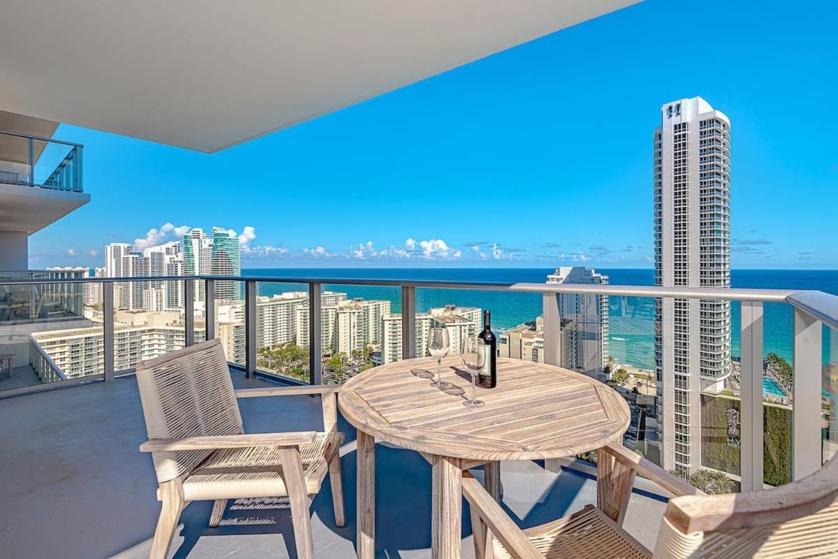 ハリウッドWrap Around Balcony - Insane Views - Amazing Poolsアパートメント エクステリア 写真