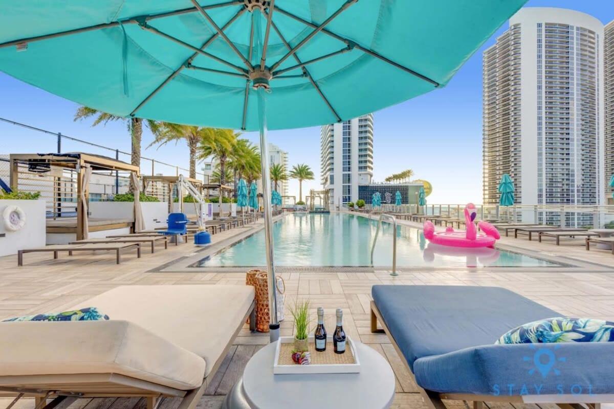ハリウッドWrap Around Balcony - Insane Views - Amazing Poolsアパートメント エクステリア 写真