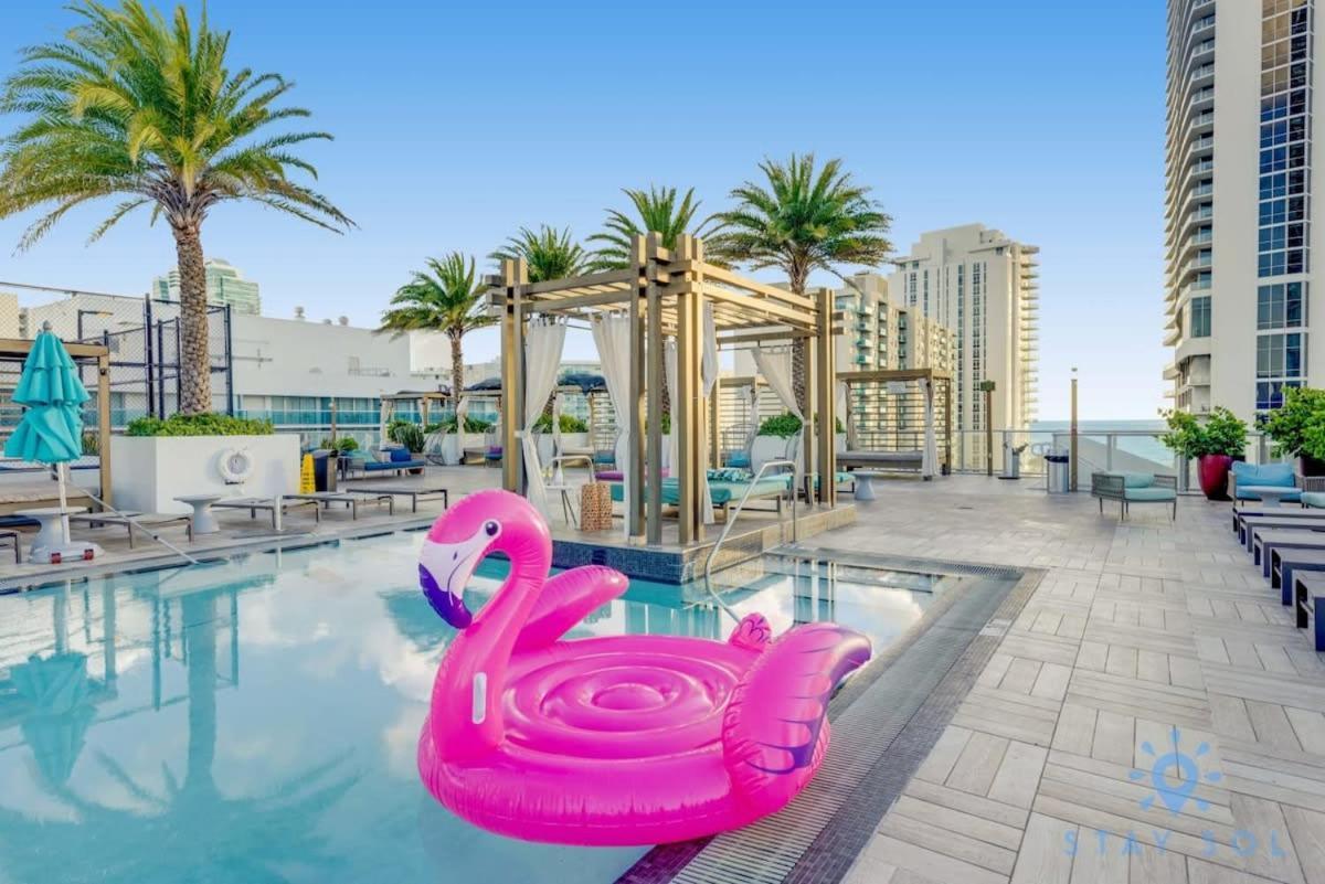 ハリウッドWrap Around Balcony - Insane Views - Amazing Poolsアパートメント エクステリア 写真