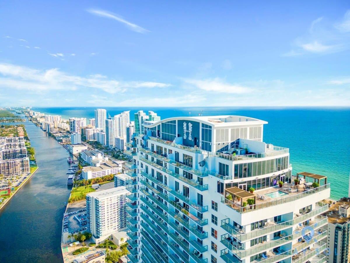 ハリウッドWrap Around Balcony - Insane Views - Amazing Poolsアパートメント エクステリア 写真